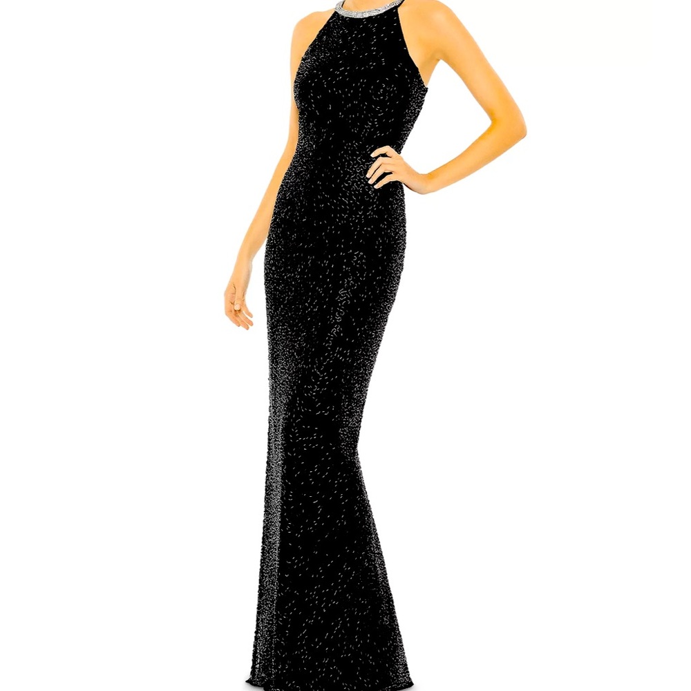 Mac Duggal
Halter Neck Sequin Gown.